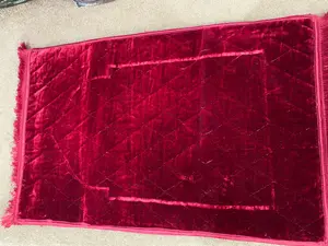 Soft Velvet Mihrab Jaynamaz – Luxury Prayer Mat 