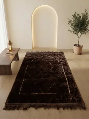 Soft Velvet Mihrab Jaynamaz – Luxury Prayer Mat 