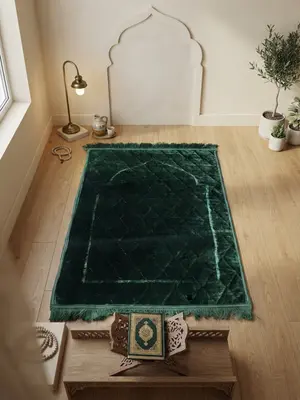 Soft Velvet Mihrab Jaynamaz – Luxury Prayer Mat 