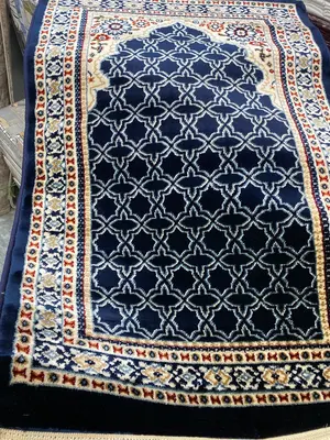Luxury Soft Velvet Carpet Prayer Rug Blue – Comfort for Daily Prayer