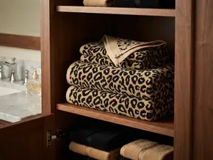 Signature Leopard Skin Bath Towel – High Absorbency & Ultra Soft